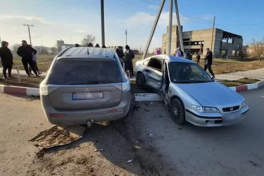 В Тараклии автомобили не поделили дорогу. Пострадавшие в больнице Чадыр-Лунги