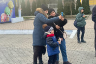 Праздники к нам приходят - в Комрате зажгли огни на новогодней ёлке
