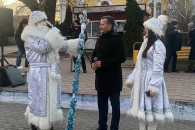 Праздники к нам приходят - в Комрате зажгли огни на новогодней ёлке
