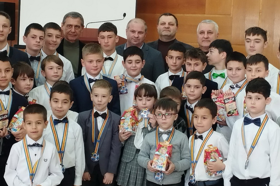 Гала футбола в Чадыр-Лунге: юные спортсмены получили награды