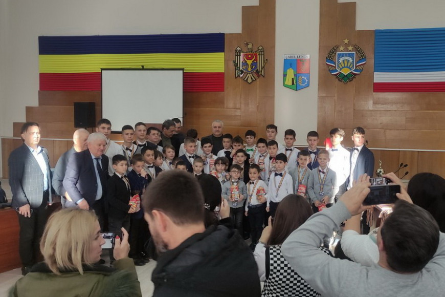 Гала футбола в Чадыр-Лунге: юные спортсмены получили награды