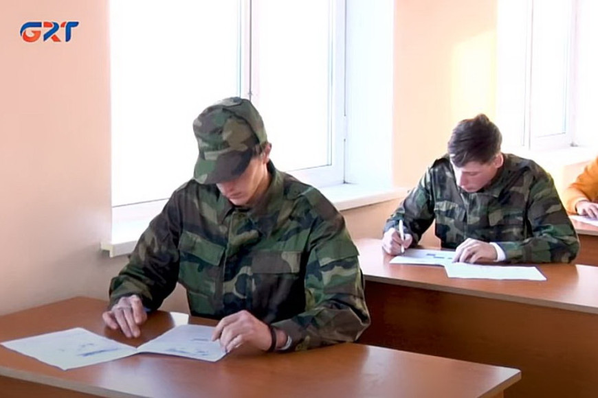 "Почувствовали вкус солдатского хлеба": в Гагаузии молодежь сдала экзамены на военной кафедре