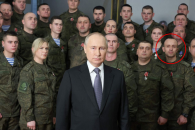 Новогоднее поздравление Путина: рядом с президентом РФ - солдат, проходивший службу в Комрате