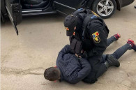 В Кишиневе задержали троих мужчин, покупавших в кредит телефоны по поддельным документам