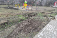 Авария в Чишмикиойе: машина оказалась на тротуаре и детской площадке, есть повреждения