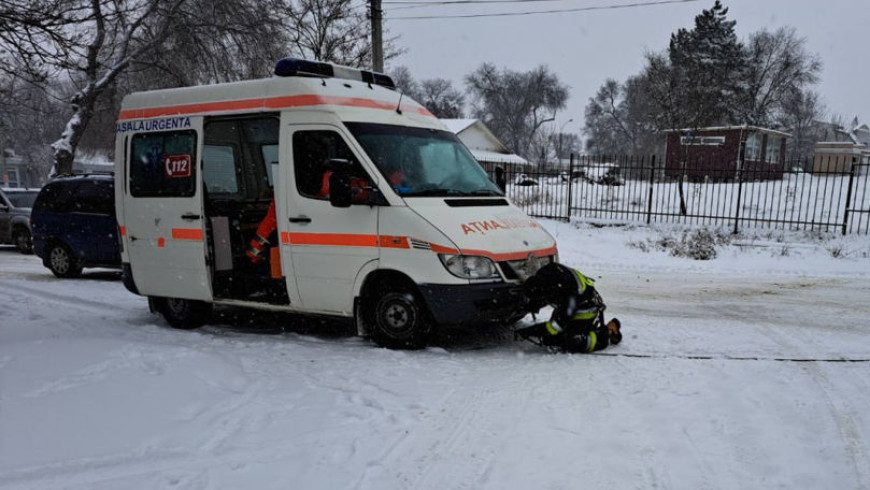 В Тараклии "скорой помощи" на помощь пришли спасатели. Что случилось