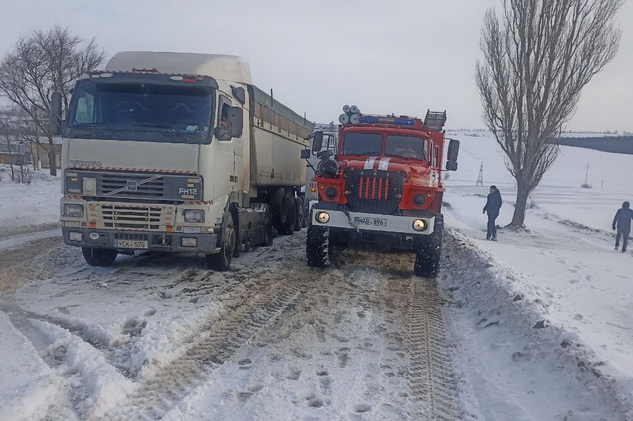 Освобождение транспорта из снежного плена в Гагаузии. Как это было