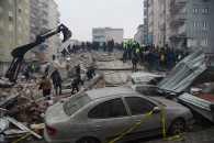 Число жертв землетрясения в Турции и Сирии превысило 1200 человек; есть и раненные