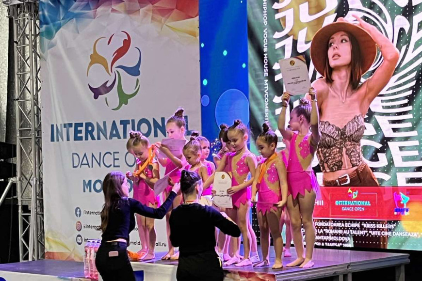 Десяток наград чемпионата страны по танцам привезли юные спортсменки из Гагаузии