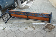 Вандализм в Комрате: неизвестные повредили уличную скамейку