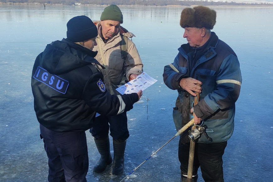 Как не утонуть в водоемах зимой? Спасатели из Гагаузии проводят кампании