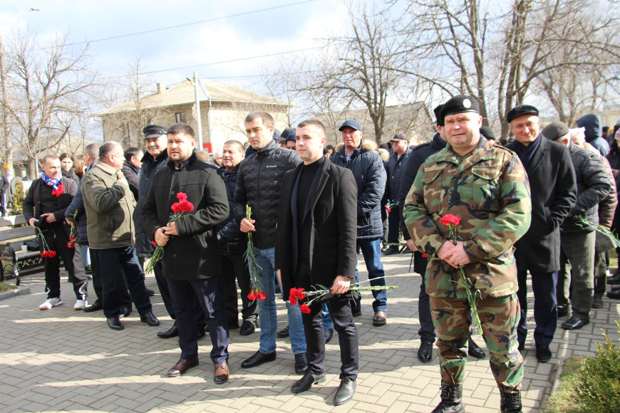 День вывода войск из Афганистана: в Комрате прошло шествие и возложение цветов