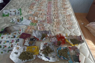 Обыск в Гагаузии: найдены деньги и наркотики