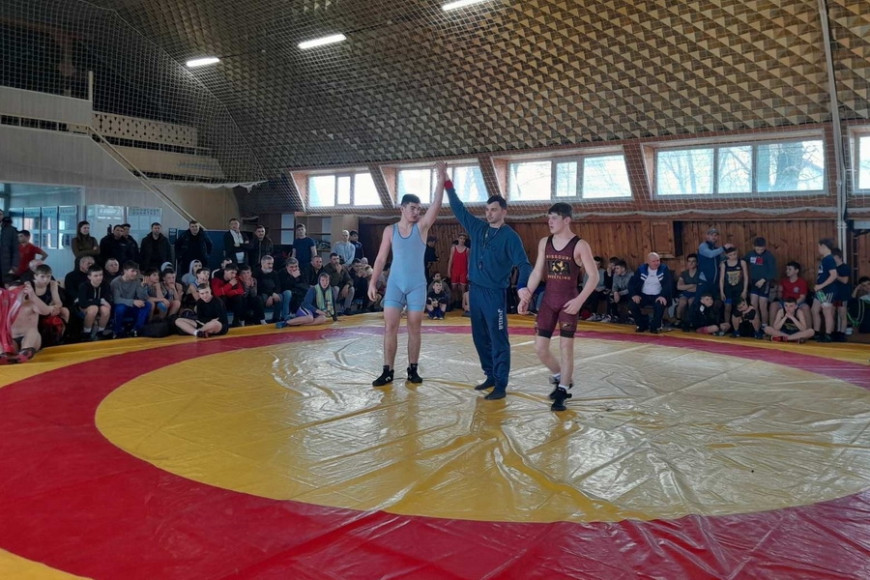 Сотни юных спортсменов собрал в Конгазе чемпионат Гагаузии по вольной борьбе
