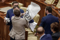 Депутаты одобрили замену фразы "молдавский язык" в официальных документах