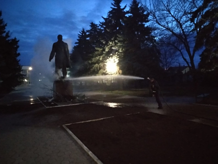 В Новых Аненах нашли мужчину, который пытался поджечь памятник Ленину