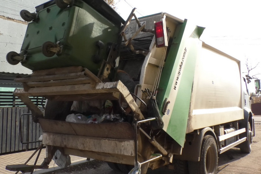 Басарабяска неделю утопала в мусоре: в чем причина
