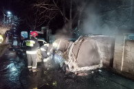 Горел как факел – в Кодру пожарные потушили автомобиль