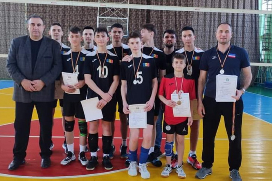 Юноши из Вулканешт завоевали серебро соревнований по волейболу