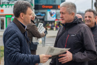 Премьера Молдовы застали за раздачей партийных газет PAS