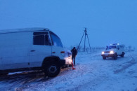 Снежные заносы на севере Молдовы: потребовалась помощь техники пограничников