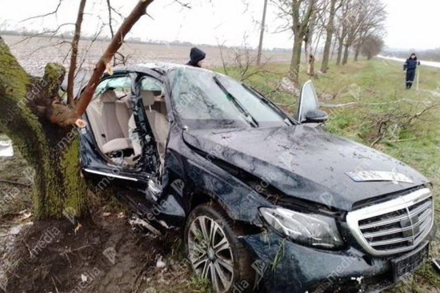 Семья с детьми доставлена в больницу после ДТП на севере страны