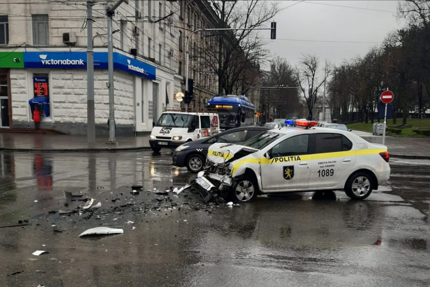 ДТП в Кишиневе машин полиции и "скорой помощи": назван виновник