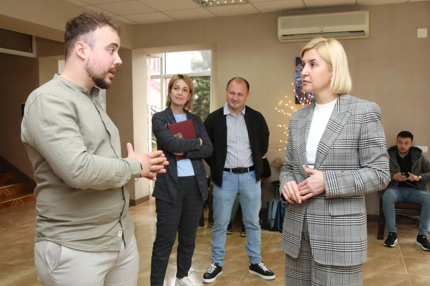 По программе университета Оксфорда. В Комрате начали обучать румынскому и английскому