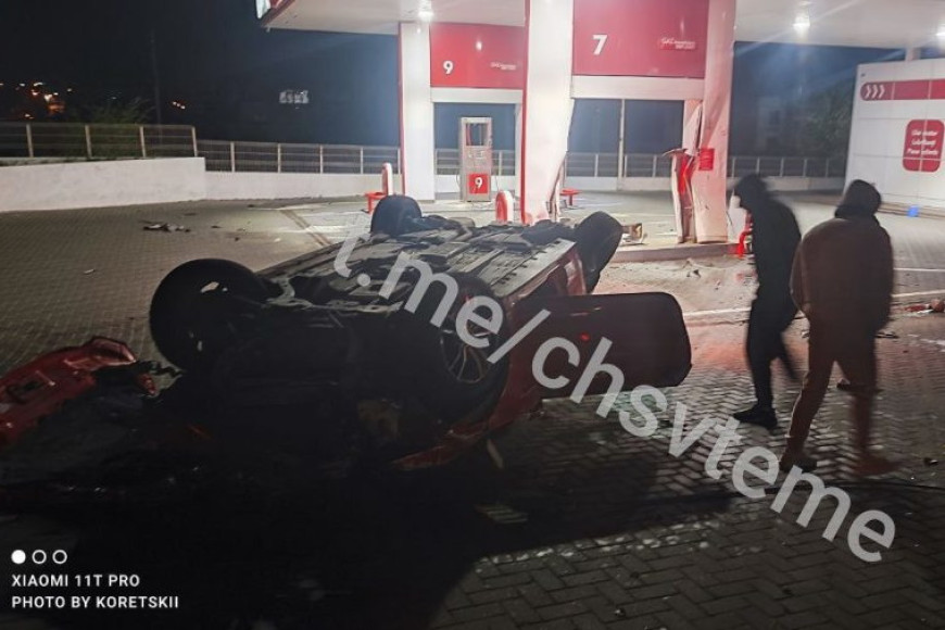 Угнал с автомойки и попал в ДТП: мужчина въехал в заправку в Ставченах
