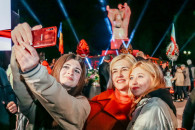 "1418 дней и ночей" в Комрате: концерт под открытым небом собрал тысячи жителей Гагаузии