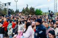 "1418 дней и ночей" в Комрате: концерт под открытым небом собрал тысячи жителей Гагаузии