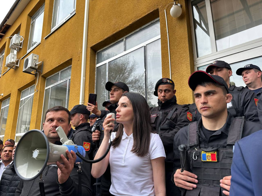 «Нас не сломать». Евгения Гуцул выступила перед протестующими в Комрате