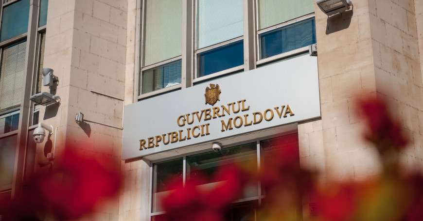 Местные власти просят правительство и парламент найти средства на повышение зарплат