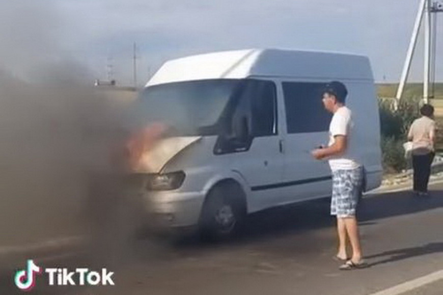 На объездной дороге Комрата загорелся автомобиль
