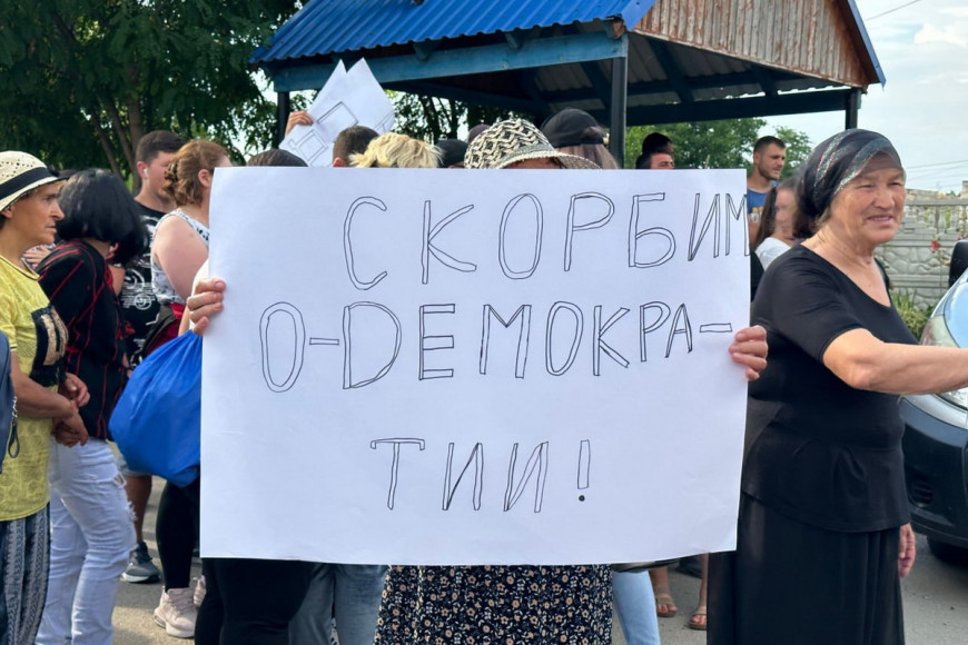 "Попрощаемся с демократией". В Комрате прошла очередная акция протеста оппозиции