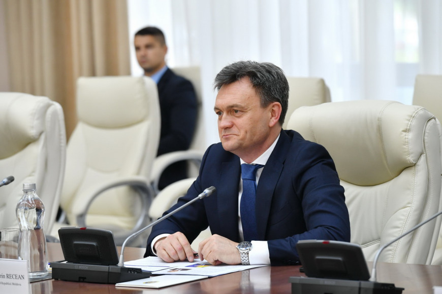 Премьер Речан назвал помощь пенсионерам из Гагаузии "неуместным подарком"