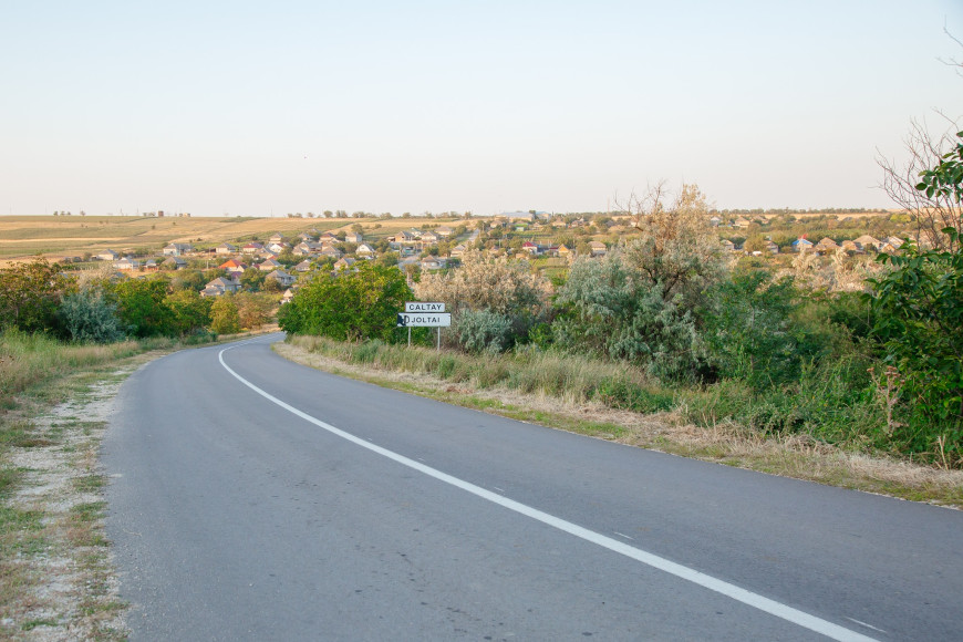 «Мы реализовали мечту»: в Джолтае открыли новую асфальтированную подъездную дорогу