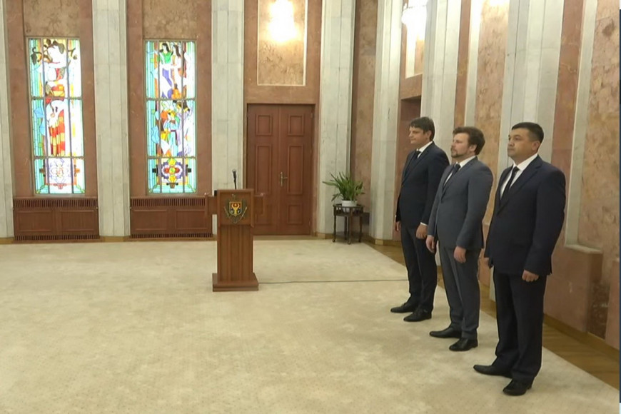 Новые министры в правительстве Речана принесли присягу