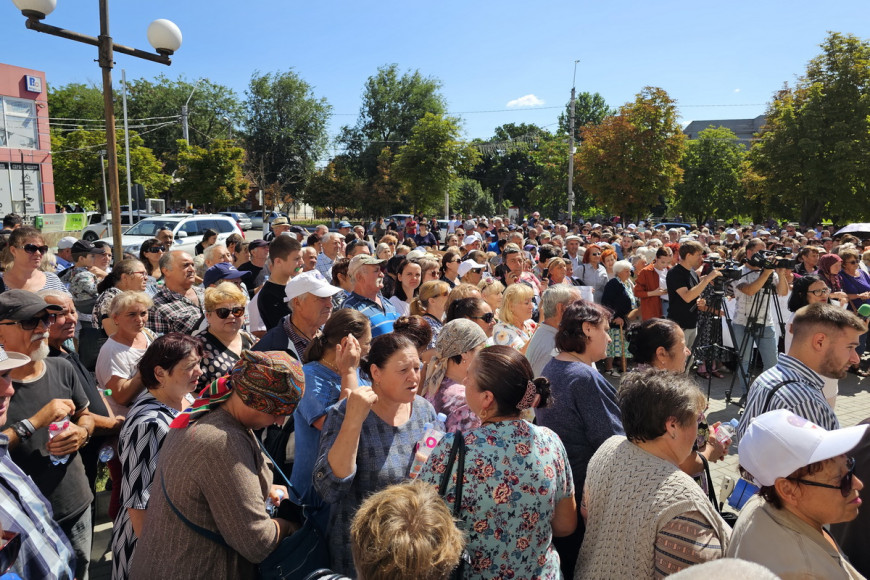 Митинг в Комрате: протестующие требуют от НСГ утверждения Исполкома
