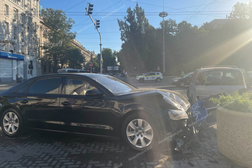 ДТП на центральной площади Кишинева. Есть пострадавшие