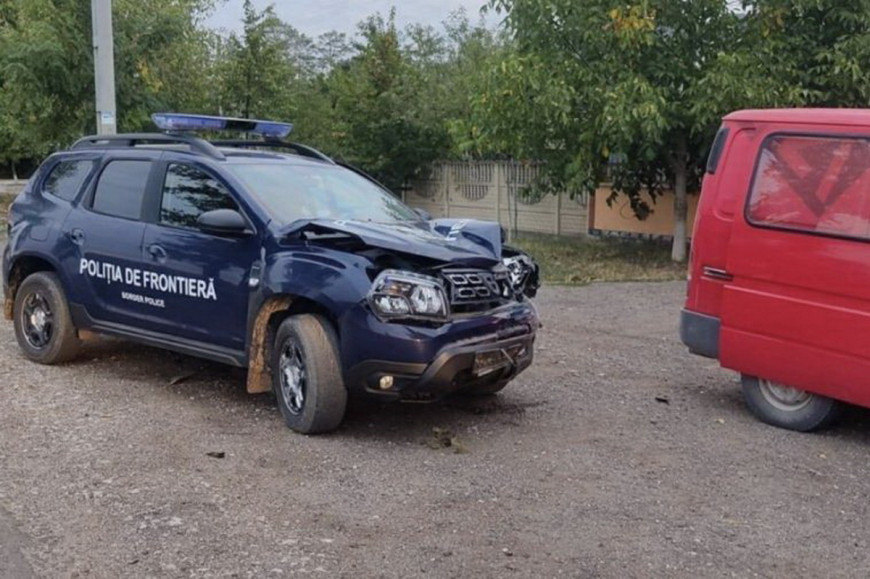 Служебный автомобиль Пограничной полиции попал в аварию в Унгенском районе