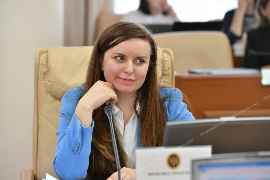 Кабмин Молдовы остался без министра финансов. Вероника Сирецяну ушла в декрет