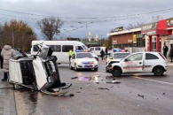 У автовокзала в Каушанах перевернулась машина; есть пострадавший