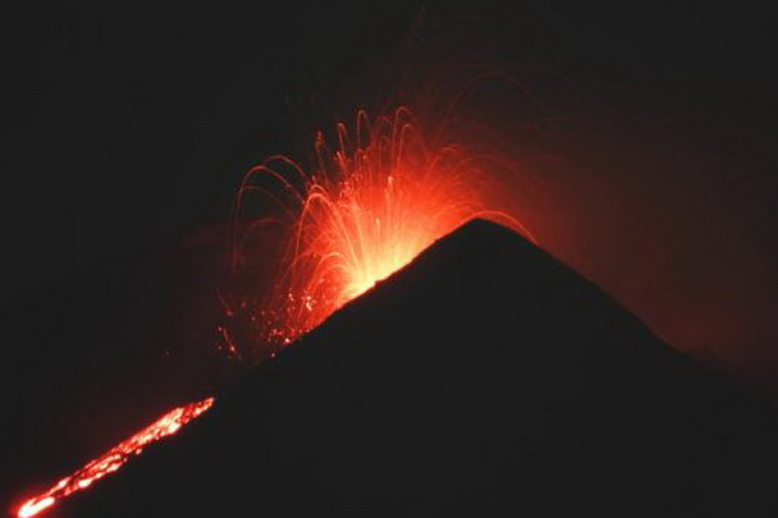 На Сицилии идет извержение вулкана Этна