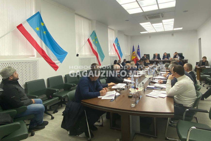 "Три кабинета и разные флаги": поправки в закон о госсимволике приняли в Гагаузии