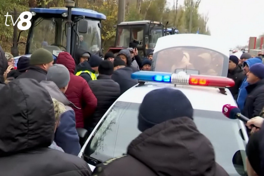 Нападение на полицейских? На двух фермеров возбудили уголовные дела