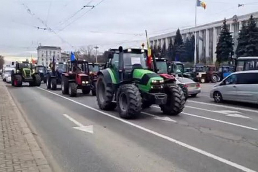 Тракторный протест в Кишиневе: фермеры требуют внимания властей