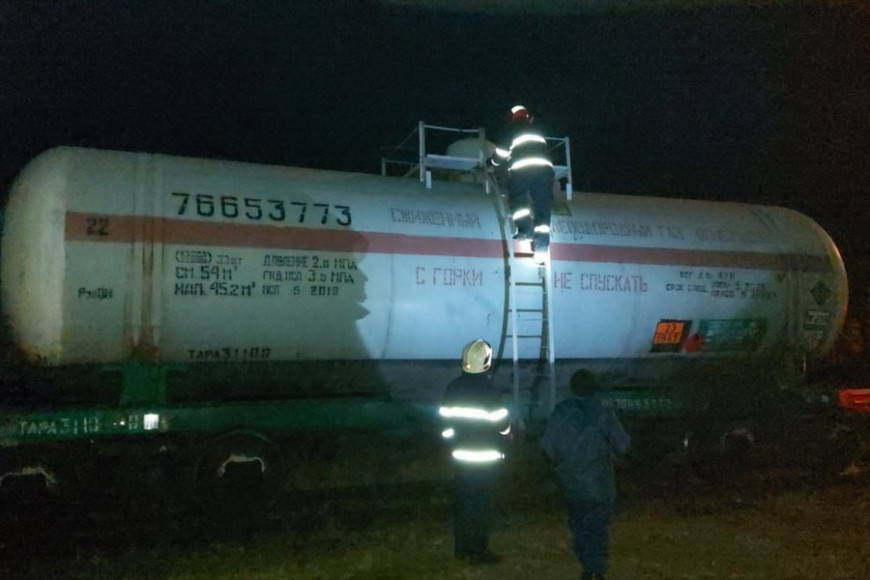 Утечка сжиженного газа в Бессарабке: пожарные предотвратили взрыв вагона поезда, следовавшего из Украины