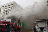 Пожар в Комрате: горит коммерческое помещение, людей эвакуировали