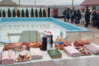 Ледяная вода, горячие блюда и вино: как прошли Крещенские купания в Комрате